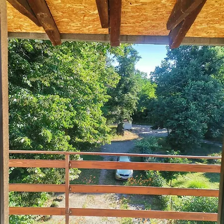 Ostanak kod kuće Prenociste Lipov Lad