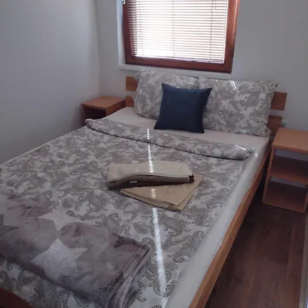 Prenociste Lipov Lad Ostanak kod kuće Negotin