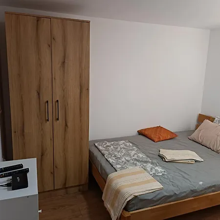 Prenociste Lipov Lad